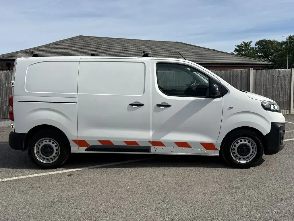 Used Vauxhall Vivaro Edition 100 HP (73 kW) 2020 White MPV