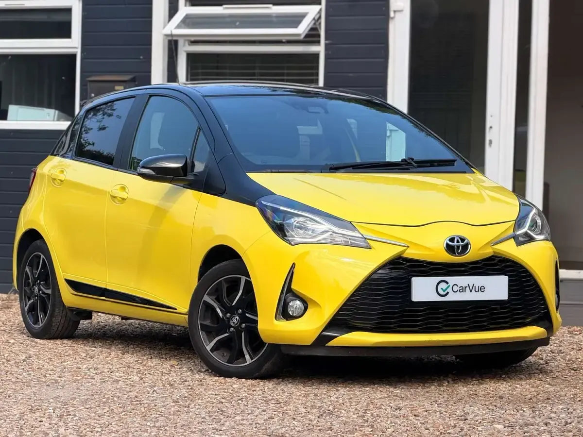Used Toyota Yaris Edition 109 HP (80 kW) 2018 Yellow Hatchback
