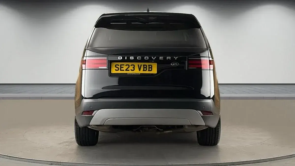 Używany Land Rover Discovery 5 S 300 KM (220 kW) 2023 Czarny SUV