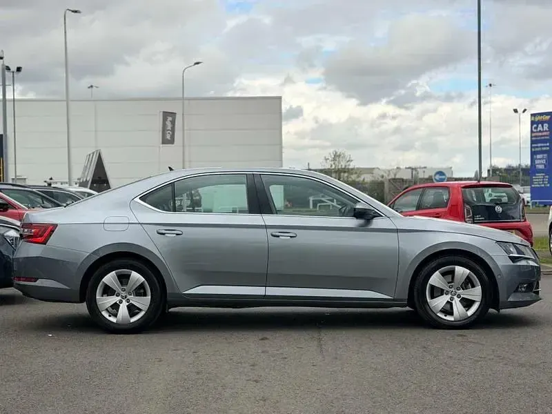 Usado Skoda Superb SE 2015 Cinzento Citadino