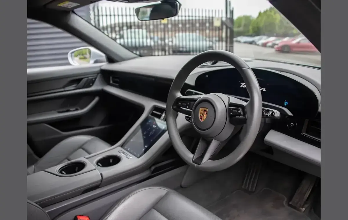 Used Porsche Taycan 419 kW (571 HP) 2022 Silver Estate
