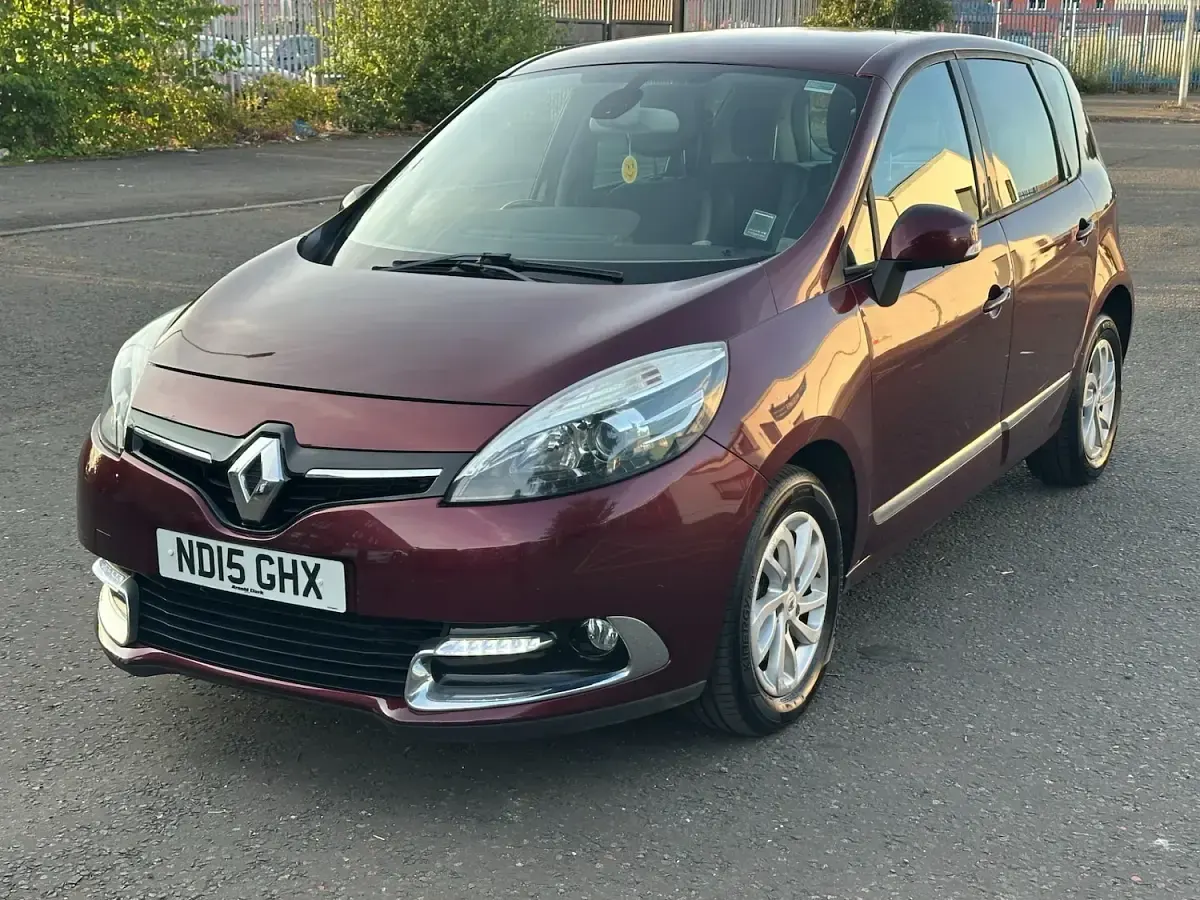 Used Renault Scénic III Dynamique 110 HP (80 kW) 2015 Red MPV