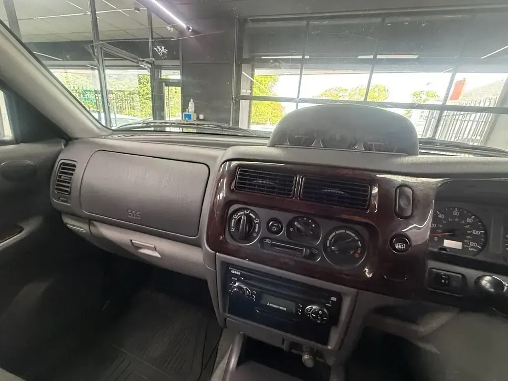 Used Mitsubishi Shogun 114 HP (83 kW) 2004 Silver SUV