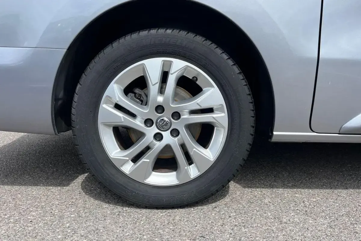 Usado Vauxhall Vivaro Elite 98 kW (134 CV) 2022 Gris Monovolumen