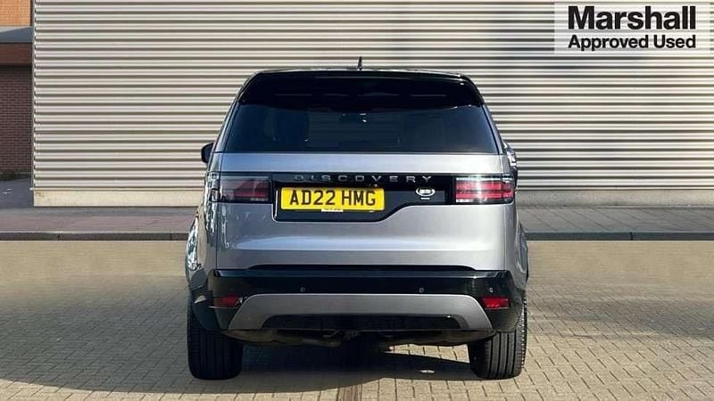 Used Land Rover Discovery 5 SE Dynamic 300 HP (220 kW) 2022 Metallic  eiger grey SUV