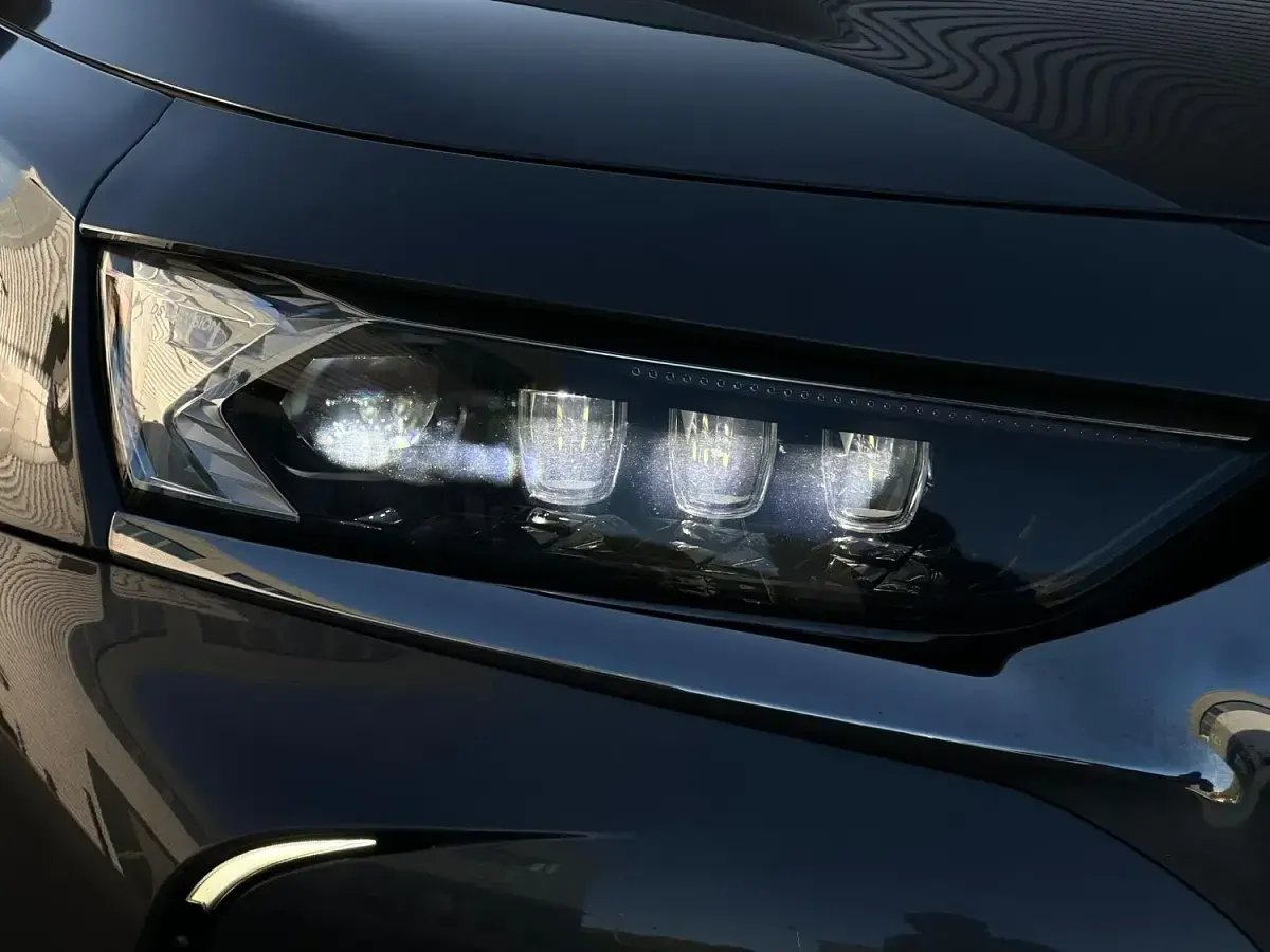 Used DS Automobiles DS7 Crossback Prestige 225 HP (165 kW) 2019 Grey SUV