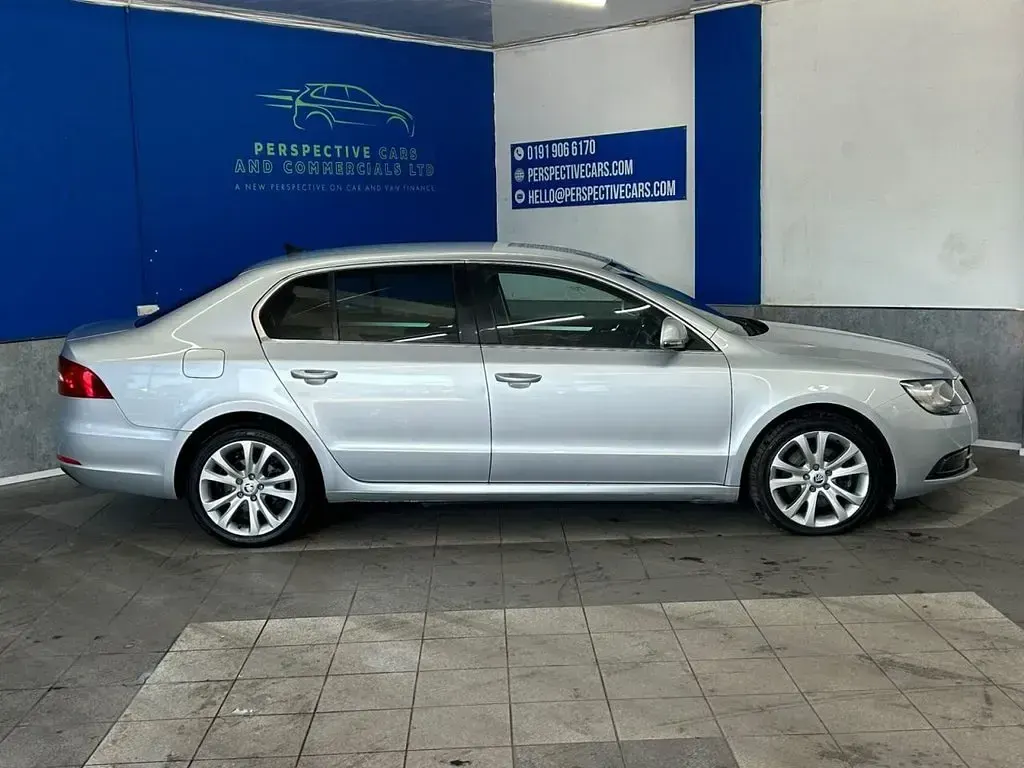 Used Skoda Superb Business Line 140 HP (102 kW) 2015 Silver Hatchback