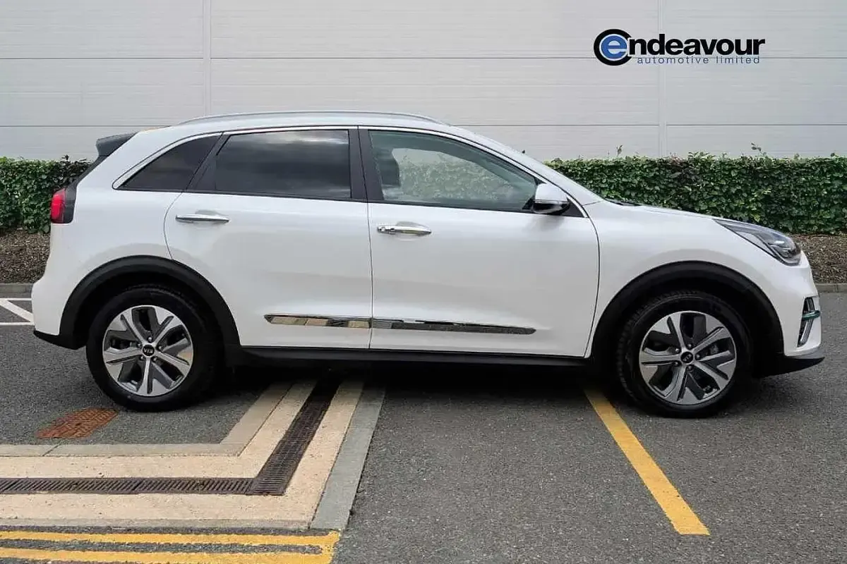 Used Kia Niro 150 kW (204 HP) 2020 White SUV