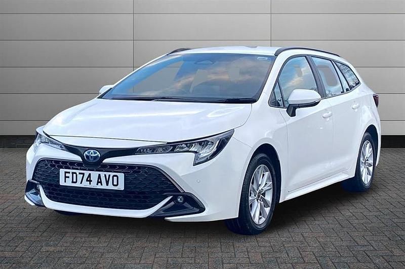 Used Toyota Corolla 140 HP (102 kW) 2024 Pure white