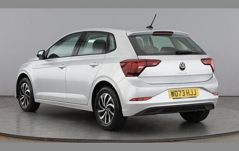 Used VW Polo Life 95 HP (69 kW) 2024 Silver Hatchback