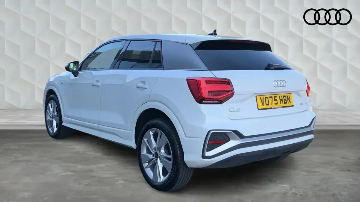 Used Audi Q2 S-Line 114 HP (83 kW) 2025 White SUV