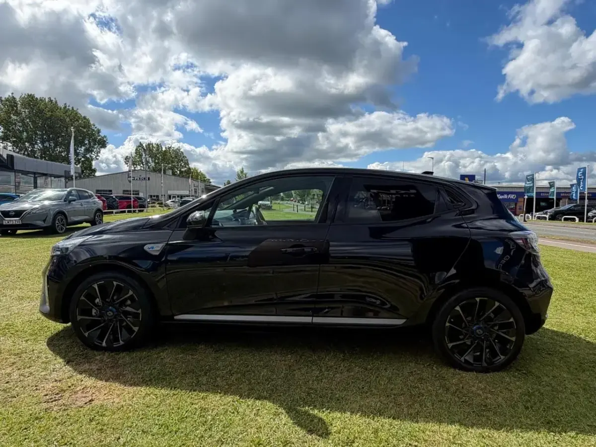 Used Renault Clio V Esprit Alpine 140 HP (102 kW) 2024 Black