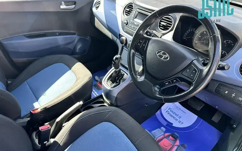 Usado Hyundai i10 Premium 87 HP (63 kW) 2016 Cinzento Citadino