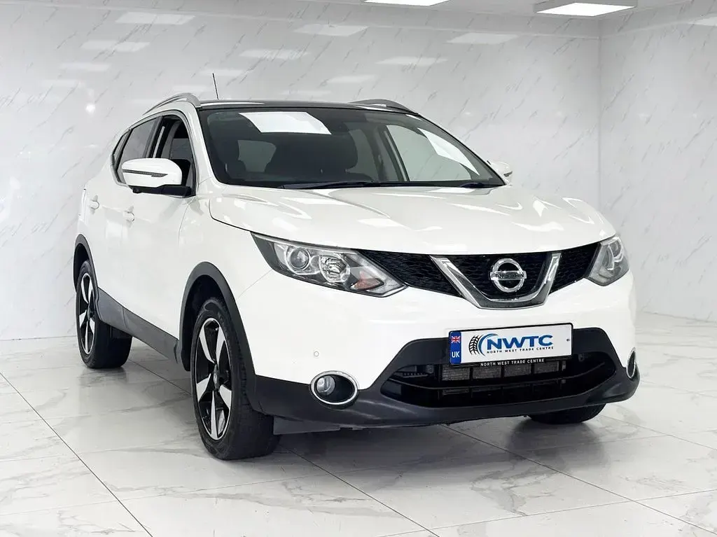 Used Nissan Qashqai N-Connecta 115 HP (84 kW) 2017 White SUV