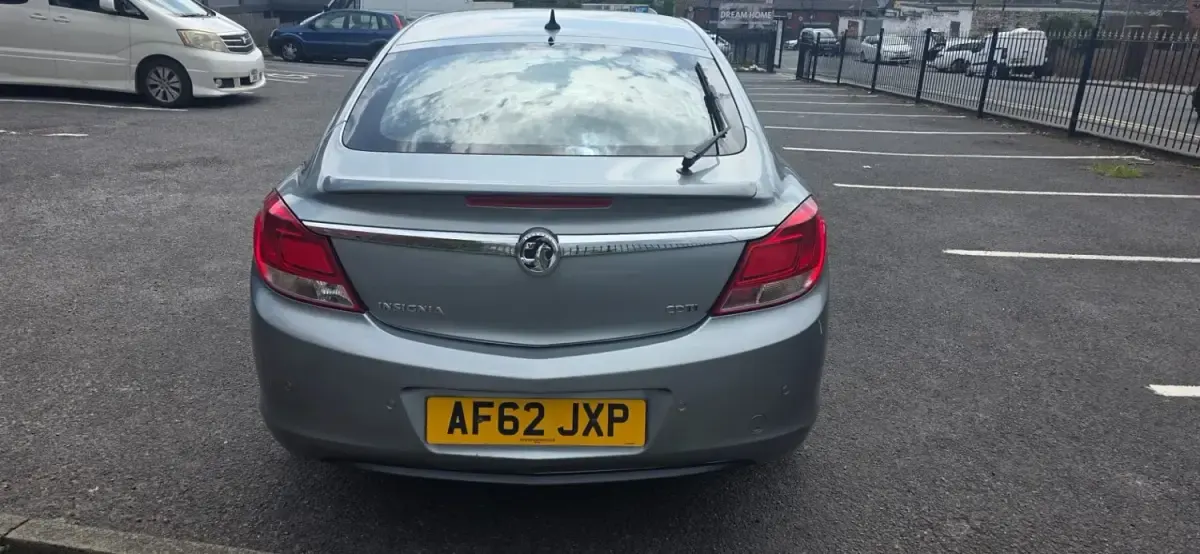 Second-hand Vauxhall Insignia SRi 2012 Argintiu Hatchback