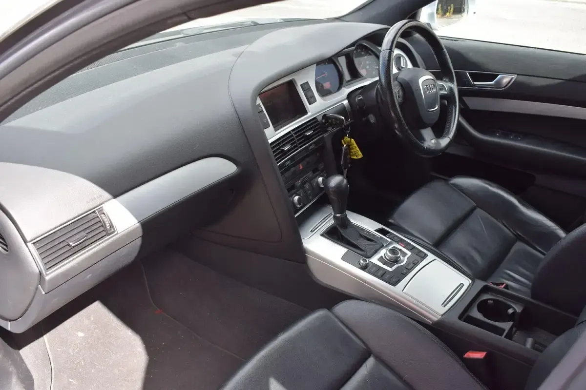 Used Audi A6 Design 170 HP (125 kW) 2010 Silver Sedan