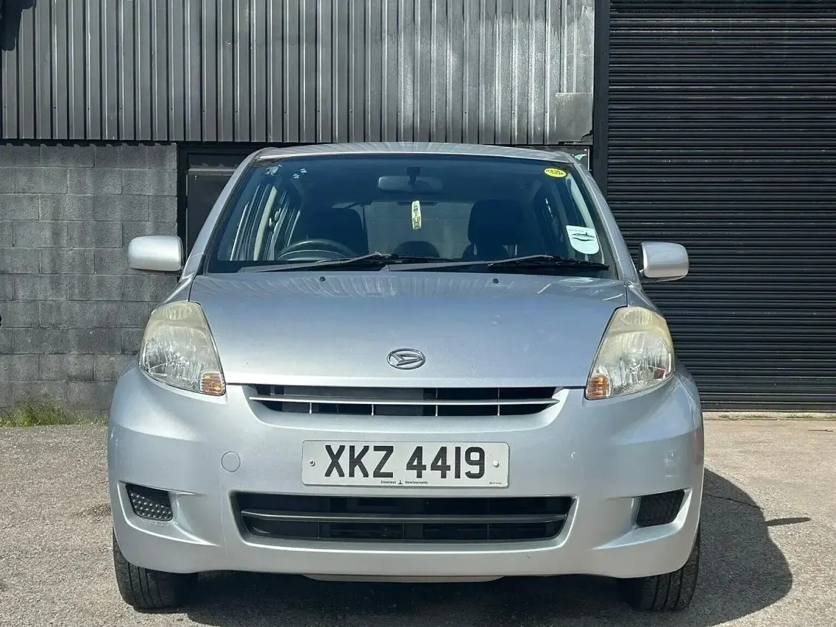 Used Daihatsu Sirion 69 HP (50 kW) 2009 Silver Hatchback