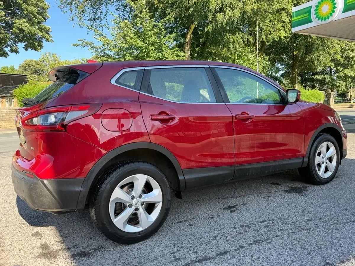 Used Nissan Qashqai Acenta Premium 115 HP (84 kW) 2019 Red SUV