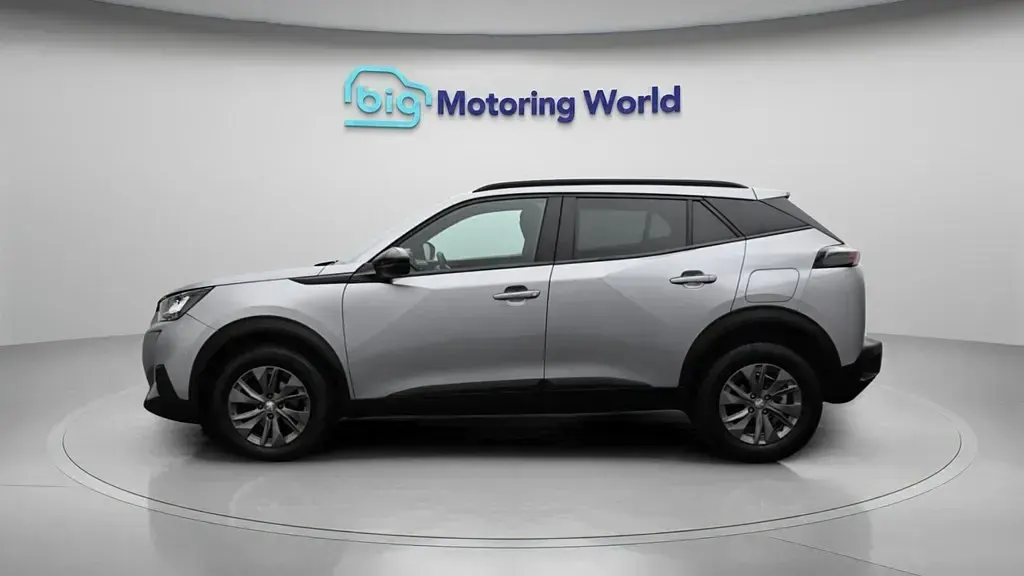 Begagnad Peugeot 2008 Active+ 100 HK (73 kW) 2023 Grå SUV