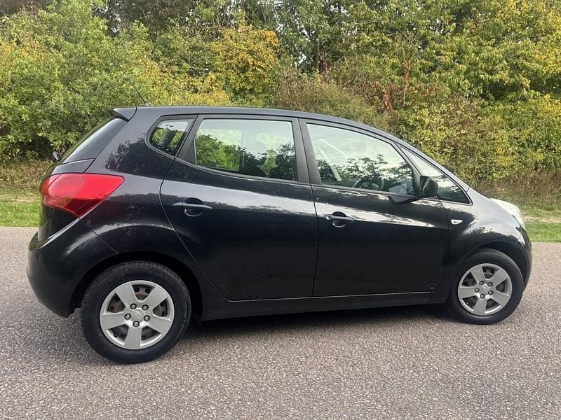 Used Kia Venga 89 HP (65 kW) 2011 Black Hatchback