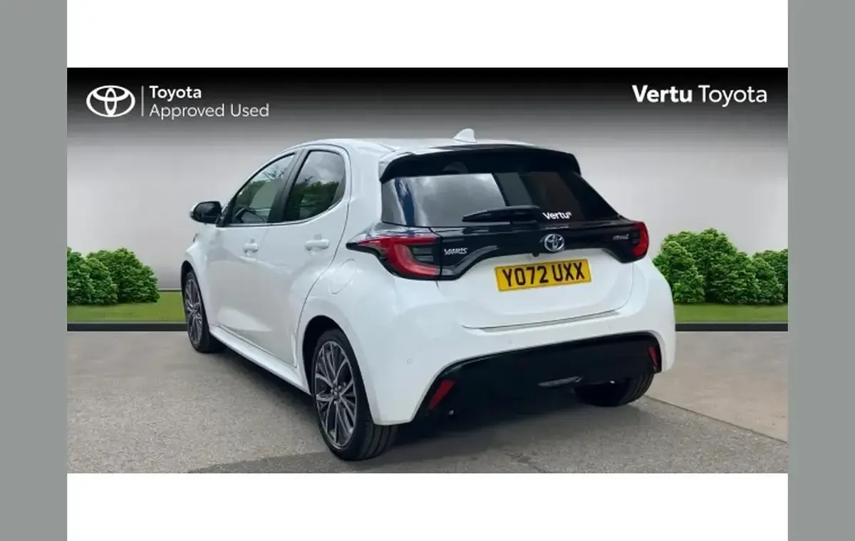 Second-hand Toyota Yaris Hybrid 116 CP (85 kW) 2022 Alb Hatchback