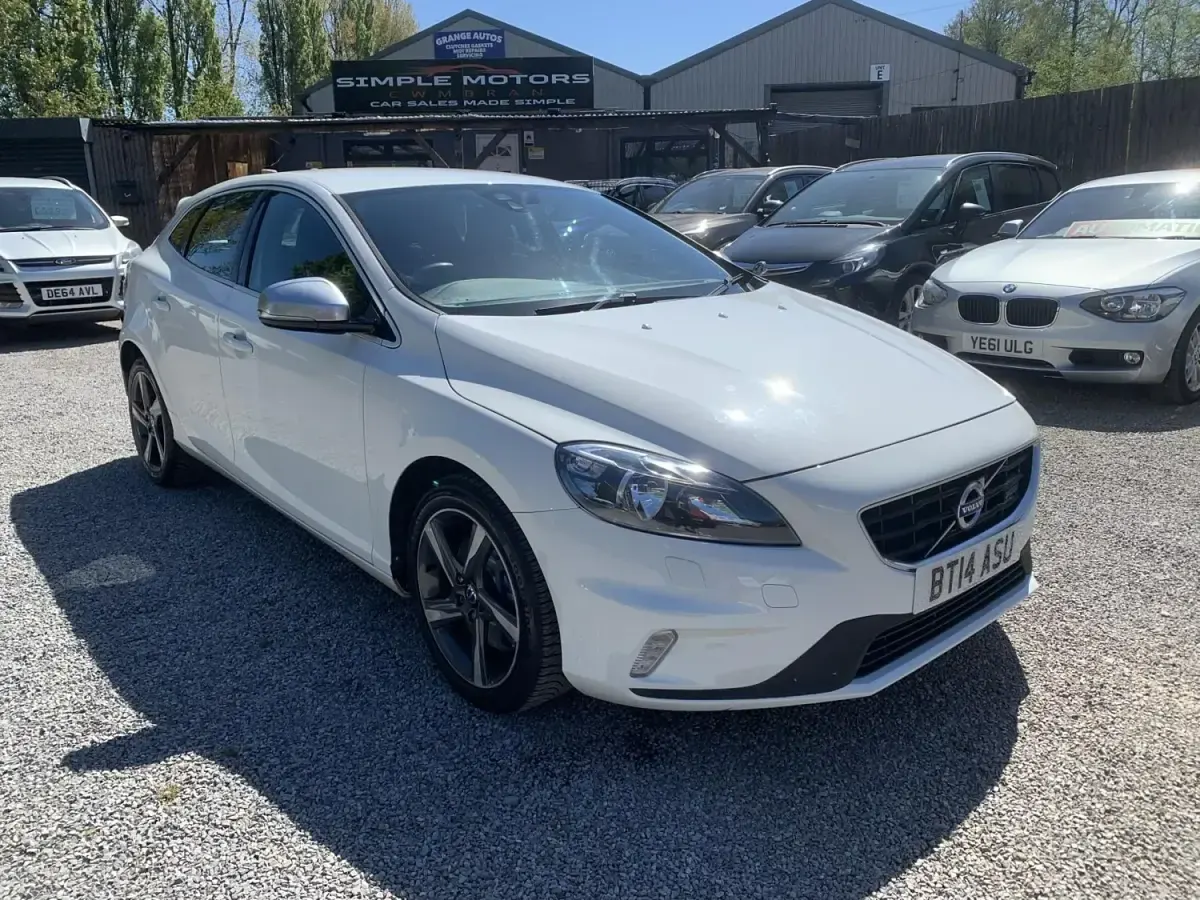 Usado Volvo V40 R-Design 150 HP (110 kW) 2014 Branco Citadino