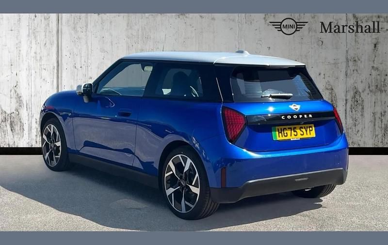 Begagnad Mini Cooper Exclusive 135 kW (184 HK) 2026 Blå Halvkombi