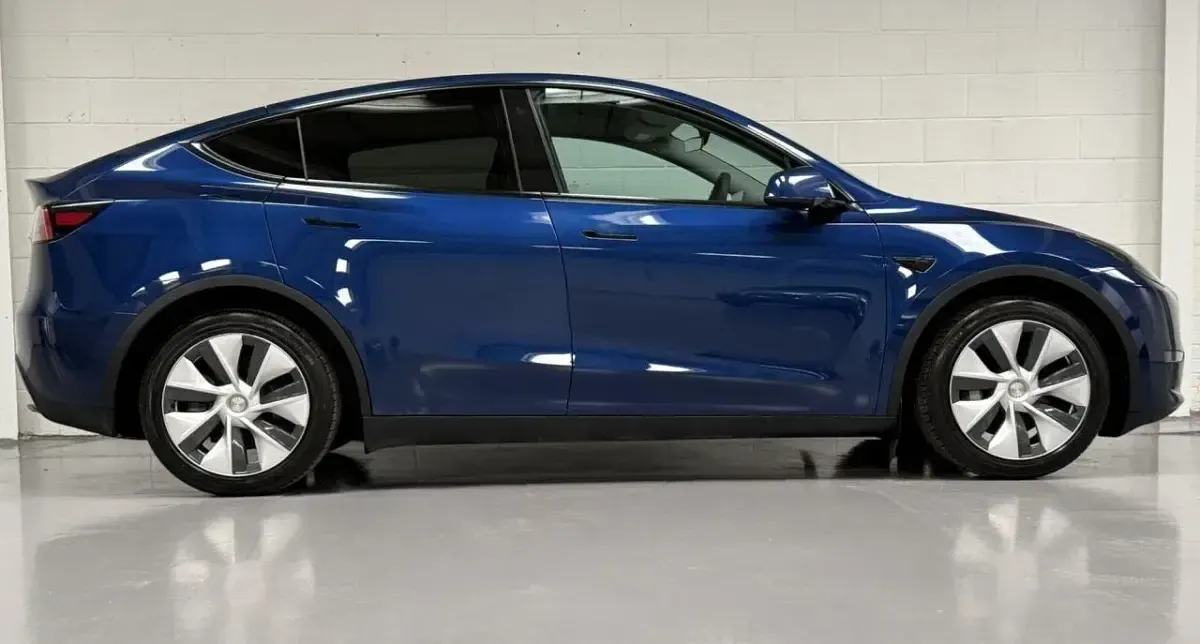 Used Tesla Model Y Long Range AWD 378 kW (514 HP) 2022 Blue SUV