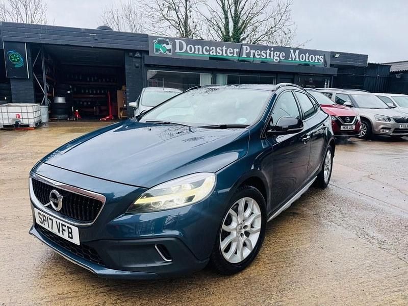 Used Volvo V40 Pro 120 HP (88 kW) 2017 Blue Hatchback