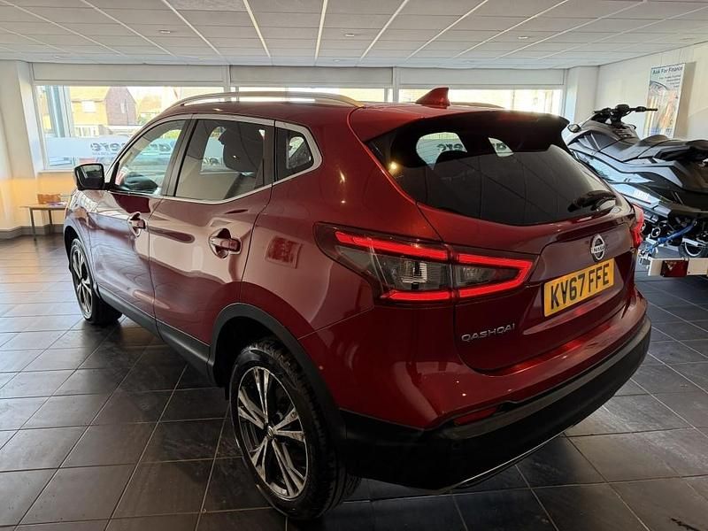 Used Nissan Qashqai N-Connecta 2017 Red SUV