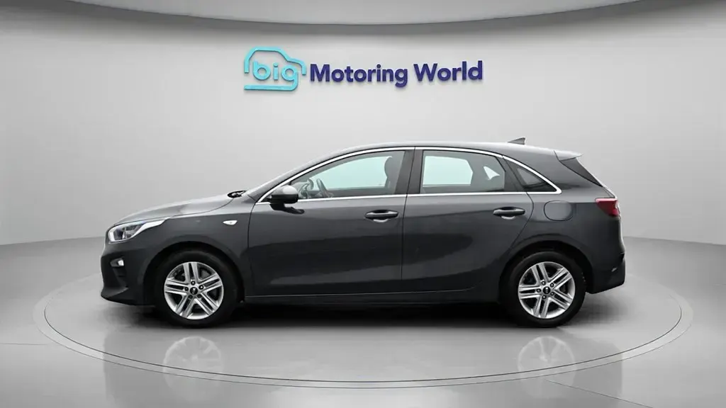 Usado Kia Ceed 118 HP (86 kW) 2020 Cinzento Citadino