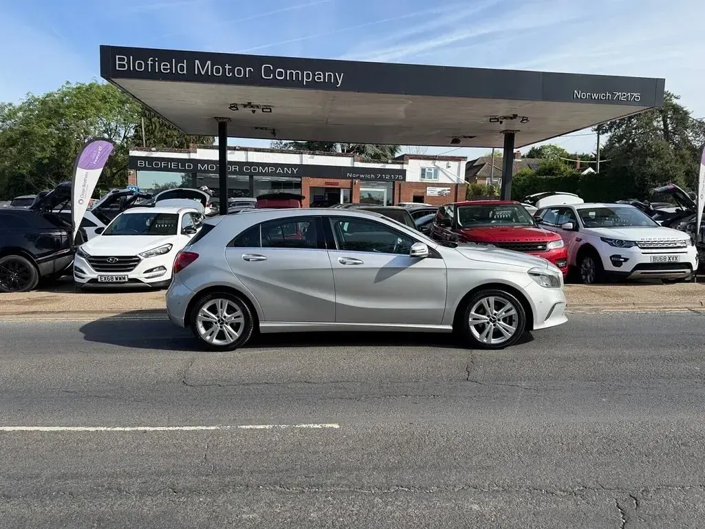 Used Mercedes A180 Executive 109 HP (80 kW) 2017 Silver Hatchback