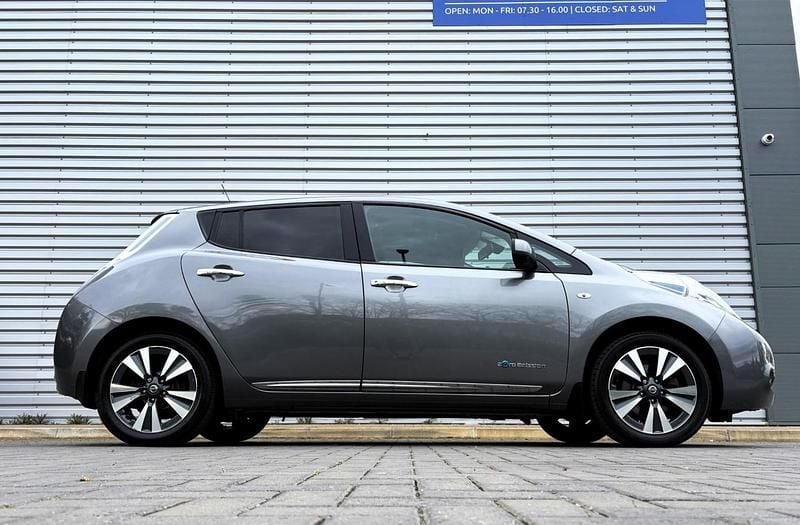 Used Nissan Leaf Tekna 80 kW (109 HP) 2016 Grey Hatchback