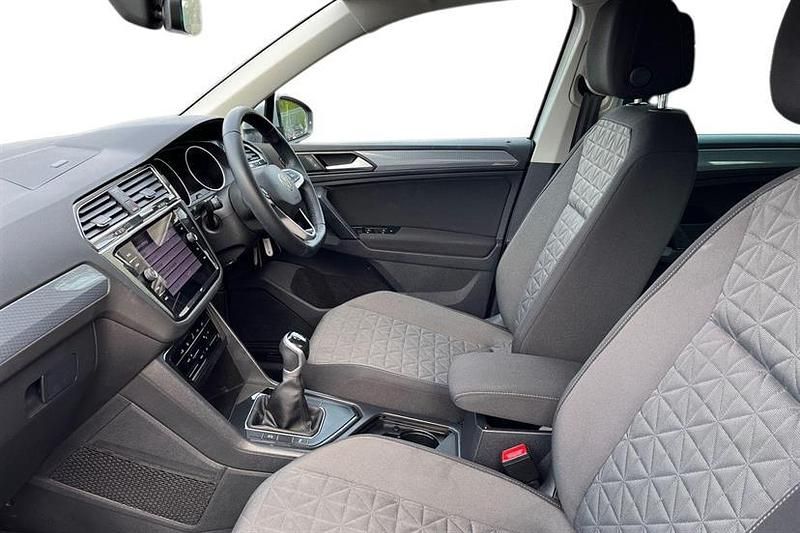 Used VW Tiguan Life 150 HP (110 kW) 2023 Silver SUV