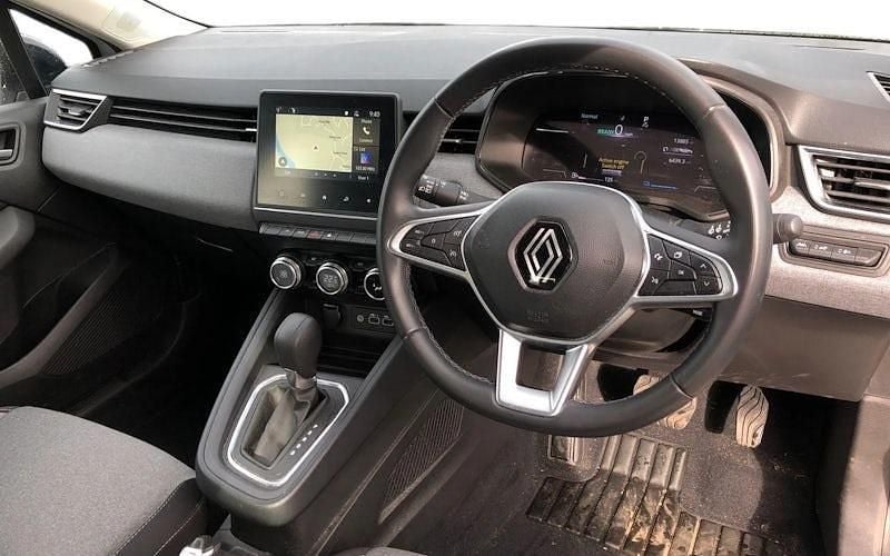 Used Renault Clio V Evolution 143 HP (105 kW) 2024 White Hatchback