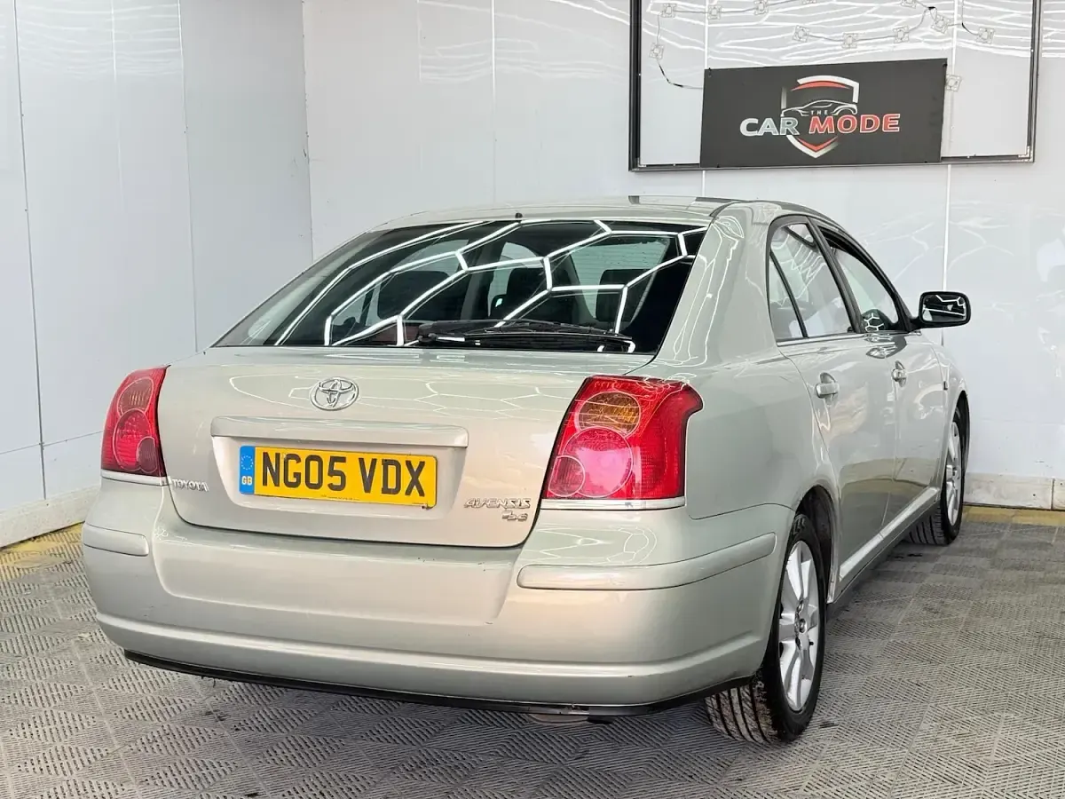 Used Toyota Avensis T3 129 HP (94 kW) 2005 Silver Hatchback