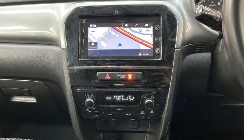 Used Suzuki Vitara SZ-T 120 HP (88 kW) 2016 White SUV