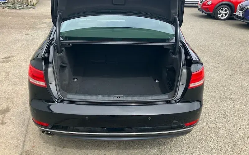 Begagnad Audi A4 Comfort 150 HK (110 kW) 2018 Svart Sedan