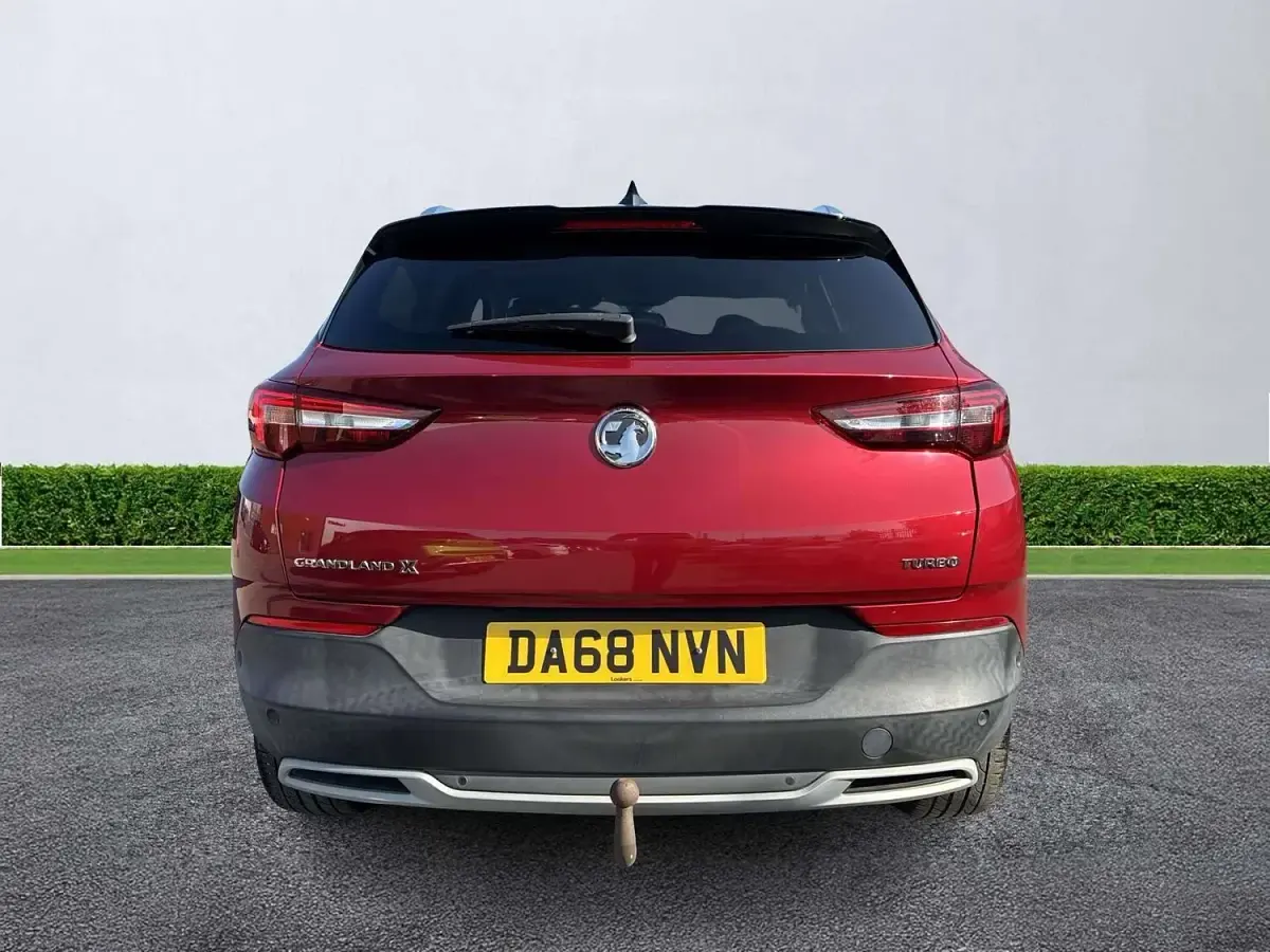 Used Vauxhall Grandland X Sport 130 HP (95 kW) 2018 Red SUV