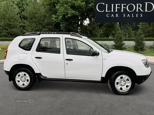Used Dacia Duster Ambiance 110 HP (80 kW) 2016 White SUV