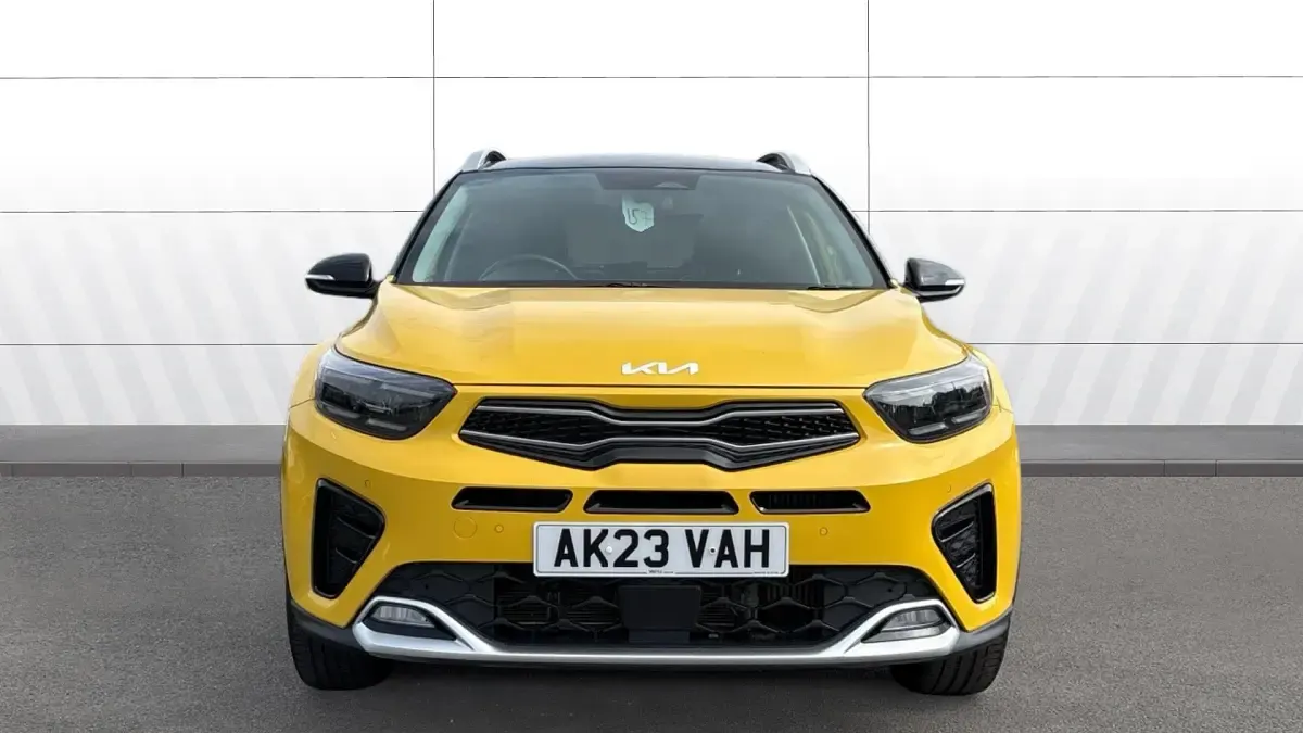 Used Kia Stonic GT-Line S 120 HP (88 kW) 2023 Yellow SUV