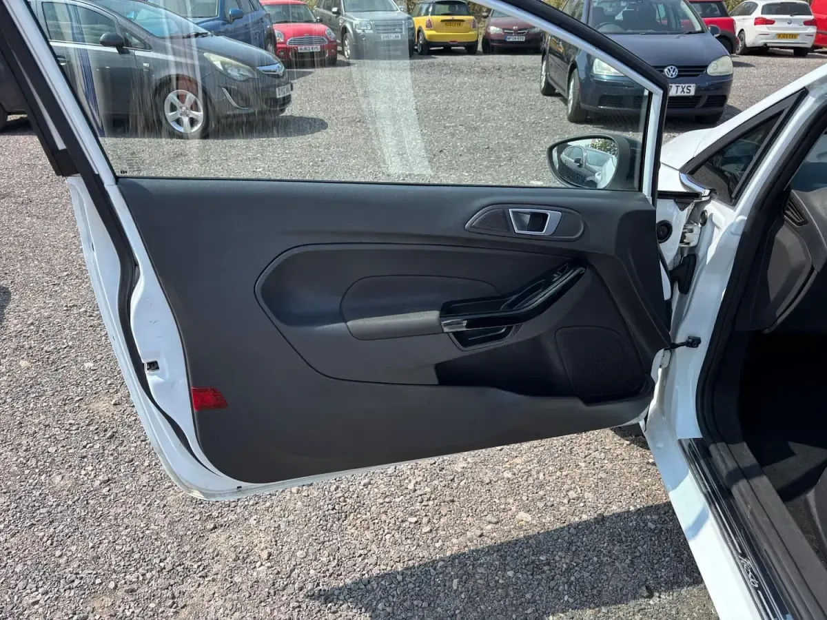 Used Ford Fiesta Titanium X 125 HP (91 kW) 2016 White Hatchback