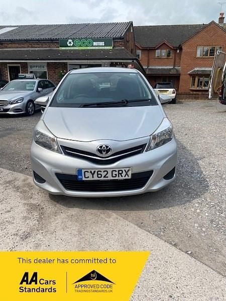 Silver Used 2012 Toyota Yaris Hatchback | £4,999 (Fair price) - Image 1/4