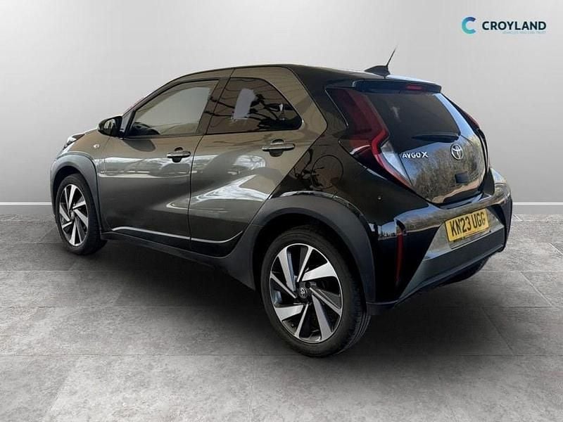 Used Toyota Aygo X 72 HP (52 kW) 2023 Green SUV
