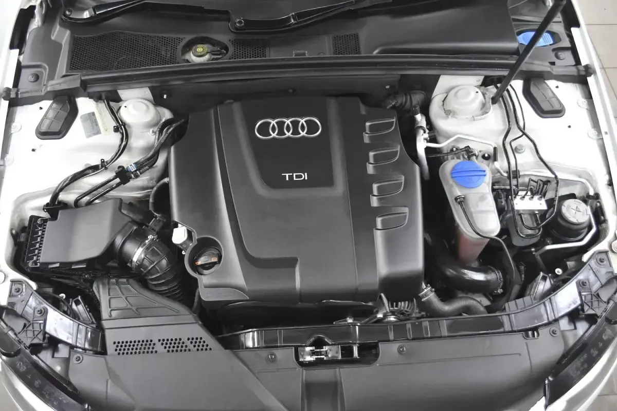 Used Audi A4 Black Edition 170 HP (125 kW) 2011 White Sedan