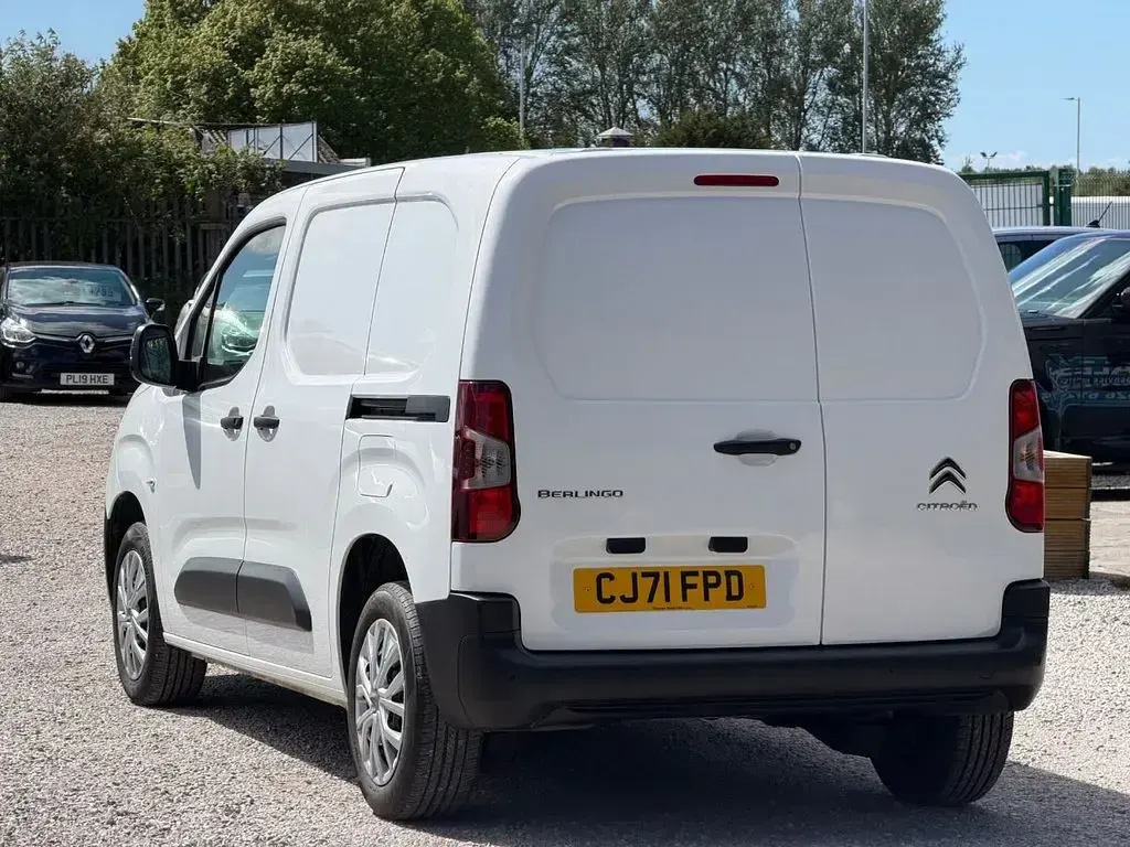 Used Citroën Berlingo 100 HP (73 kW) 2022 White MPV