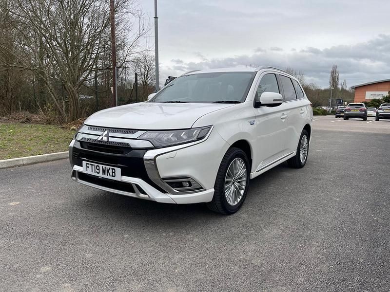 Used Mitsubishi Outlander P-HEV 2019 White Estate