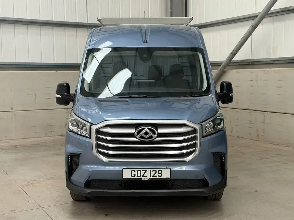 Used Maxus V90 163 HP (119 kW) 2025 Blue Van