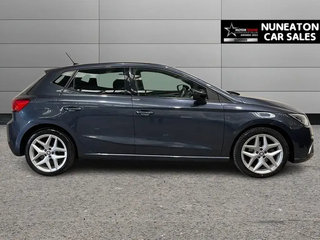 Usado Seat Ibiza FR 110 HP (80 kW) 2021 Cinzento Citadino