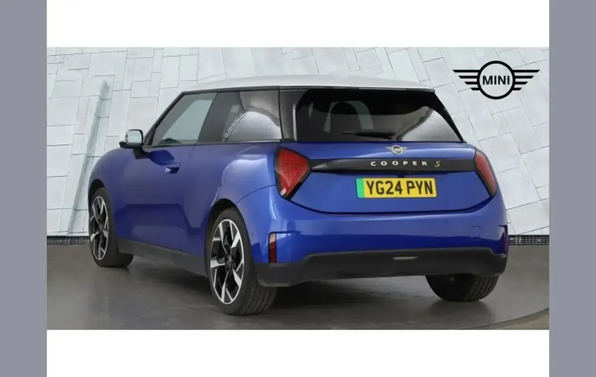 Usado Mini Cooper Exclusive 160 kW (218 CV) 2024 Azul Utilitario